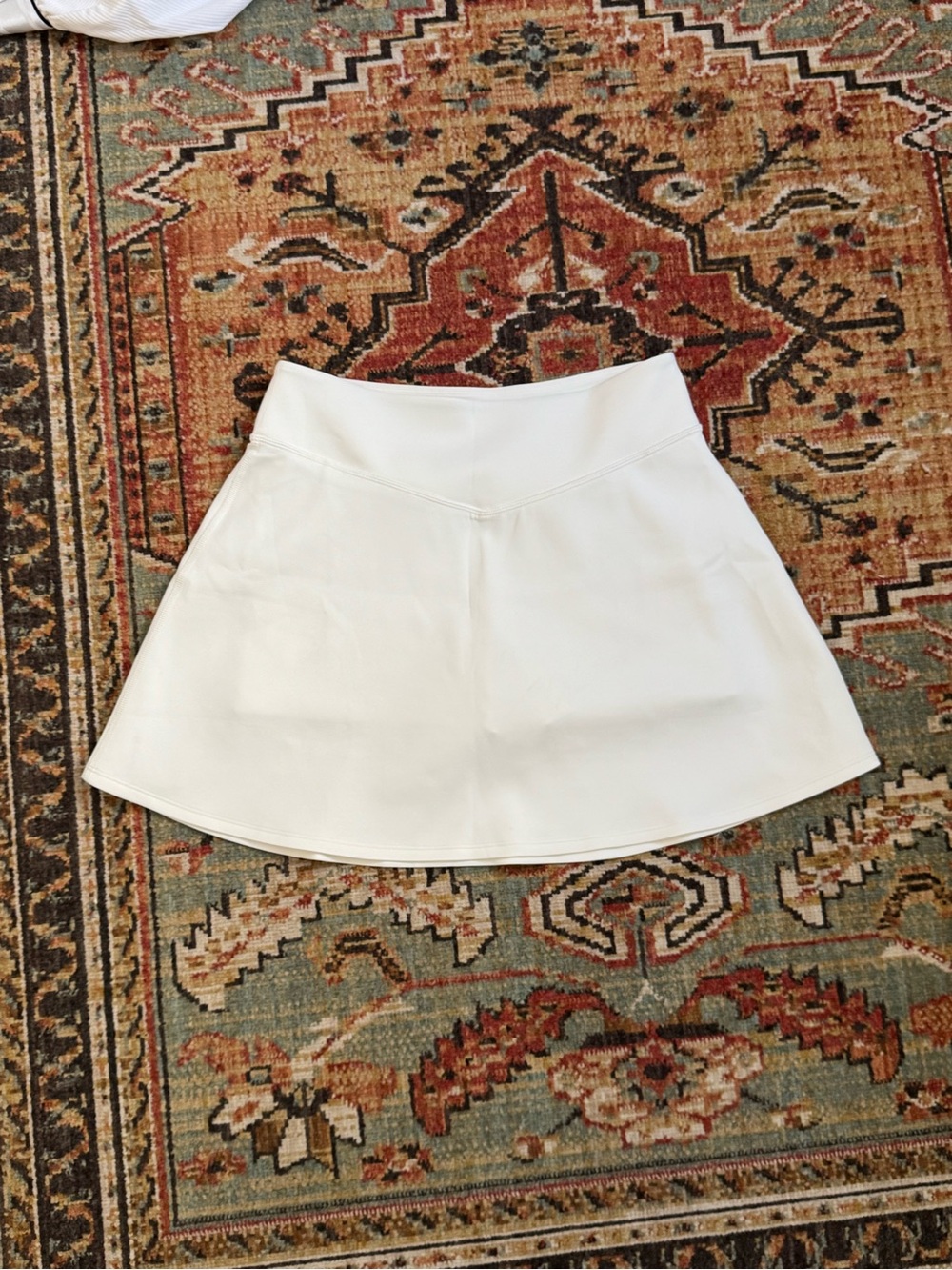 High-Waist White Mini Skirt with Flared Silhouette